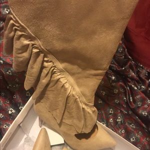Women UGGS Size 8 Women Heel Boots 8.5